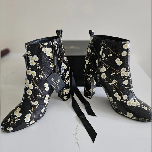 Massimo Dutti Zara Leather Ankle Boots with flowers US 7.5 - Picture 3 of 13